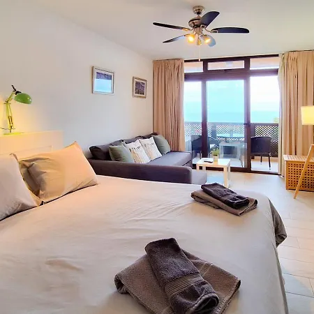 With Balcony And Sea View Apartment *