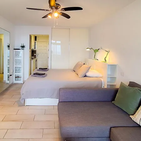 With Balcony And Sea View Apartment