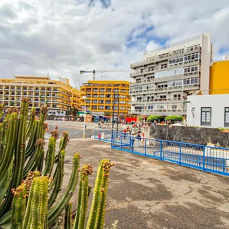 With Balcony And Sea View Apartment