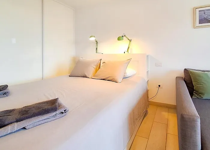 Lägenhet With Balcony And Sea View *