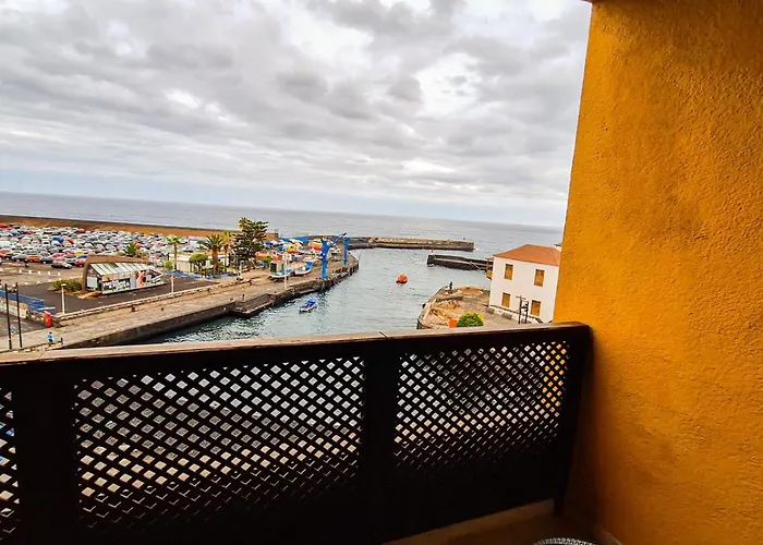 With Balcony And Sea View Lägenhet
